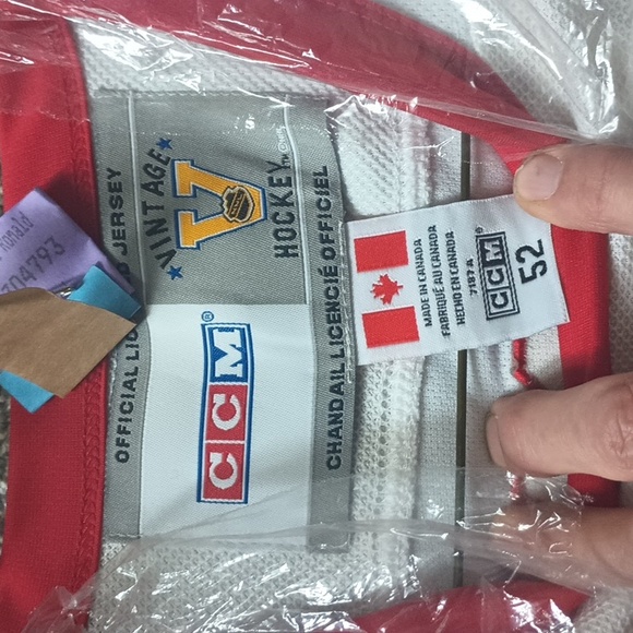 Yzerman official jersey - Picture 3 of 3